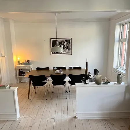 Apartment Solrig Pa Osterbro Med Altan *