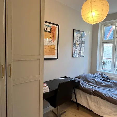 Solrig På østerbro Med Altan Lejlighed