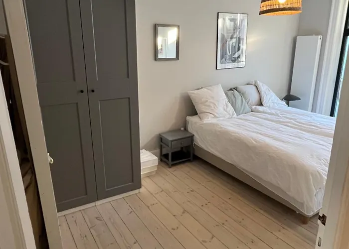 Lejlighed Solrig På østerbro Med Altan *